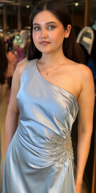 Mavi Tek Omuzlu Taş Detaylı Düz Kesim Saten Uzun Abiye Elbise 7684 - 3