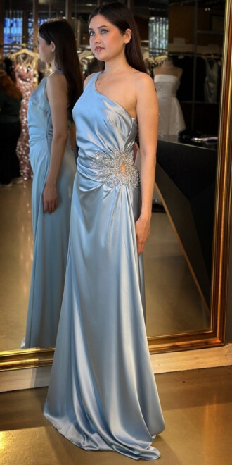 Mavi Tek Omuzlu Taş Detaylı Düz Kesim Saten Uzun Abiye Elbise 7684 - 2