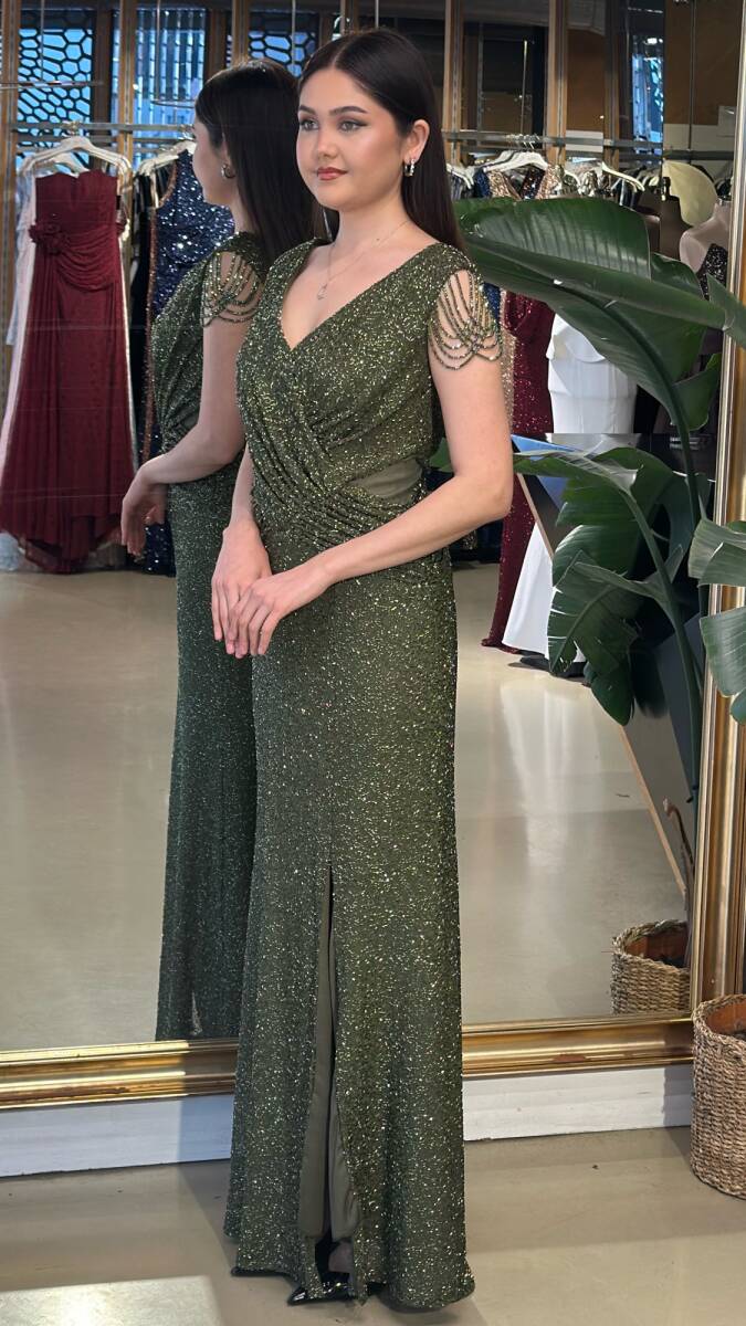 Olive V Yaka Kalın Askı Yırtmaçlı Düz Kesim Likralı Pullu Boncuklu Uzun Abiye Elbise 11179-04 - 2