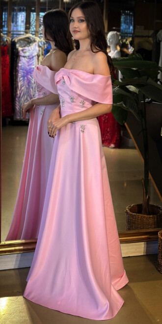 Pembe Madonna Yaka Taş Detaylı Kloş Etekli Saten Uzun Abiye Elbise 11063-06 - 2