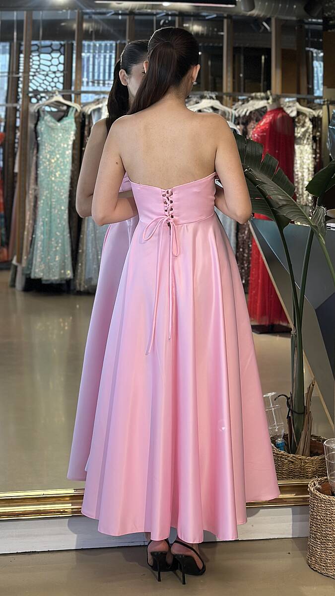 Pembe Straplez Yaka Kloş Etekli Saten Midi Abiye Elbise 7657 - 5