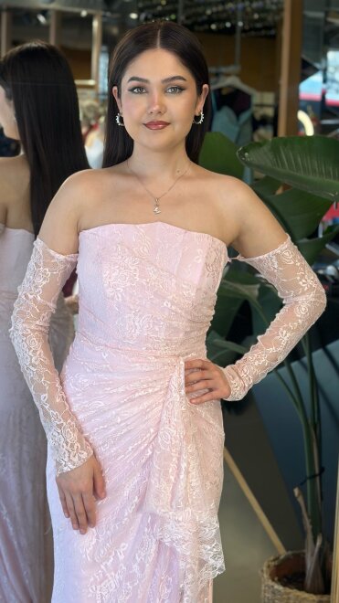 Pembe Straplez Yaka Uzun Kollu Anvelop Yırtmaçlı Düz Kesim Likralı Dantel Uzun Abiye Elbise 11204-05 - 3