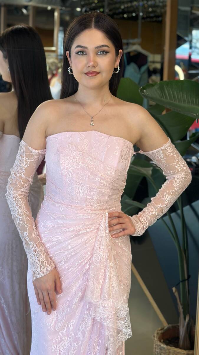 Pembe Straplez Yaka Uzun Kollu Anvelop Yırtmaçlı Düz Kesim Likralı Dantel Uzun Abiye Elbise 11204-05 - 3