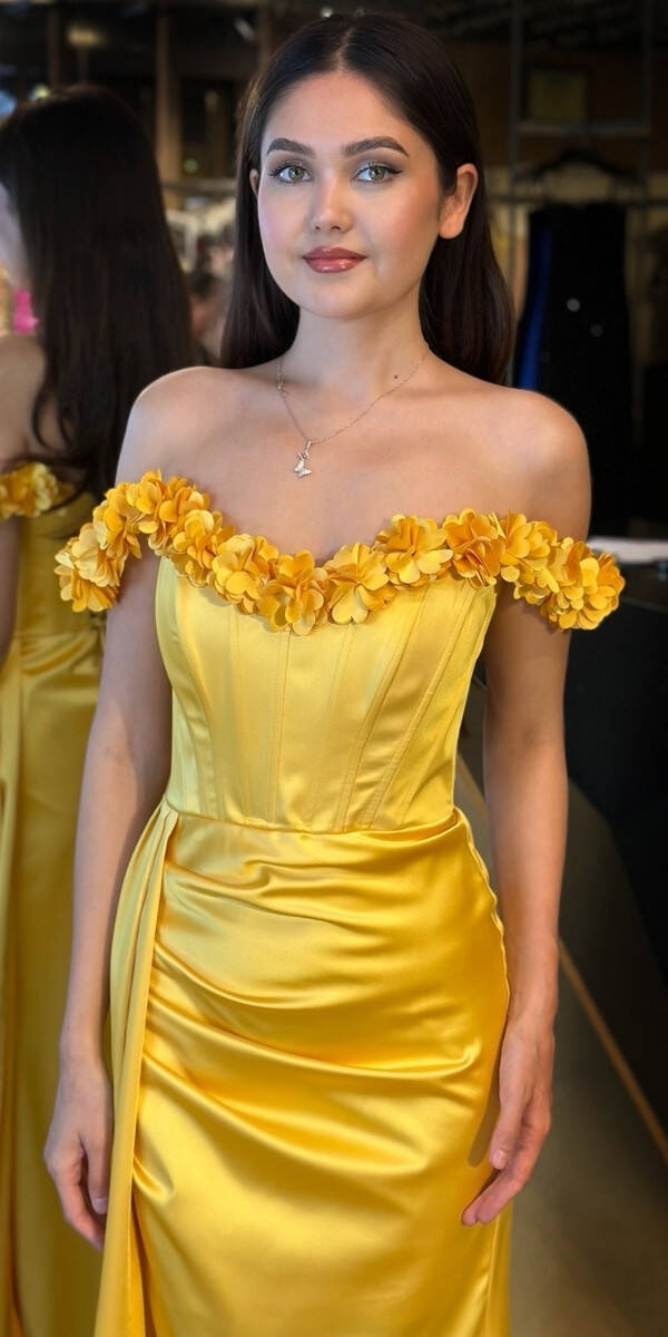 Sarı Madonna Yaka Çiçek Detaylı Sırt Dekolteli Düz Kesim Saten Uzun Abiye Elbise 11065 - 3