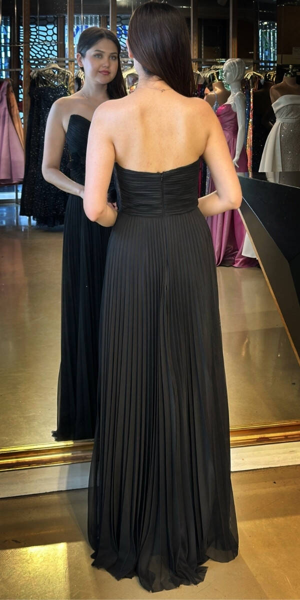 Siyah Straplez Yaka Çiçek Detaylı Kloş Etekli Tül Uzun Abiye Elbise 11003 - 5