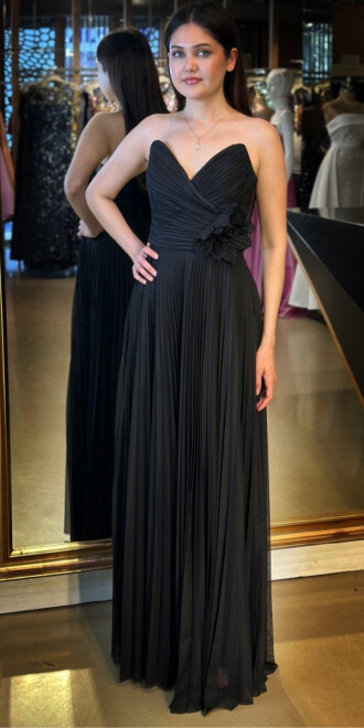 Siyah Straplez Yaka Çiçek Detaylı Kloş Etekli Tül Uzun Abiye Elbise 11003 - abiyeniall