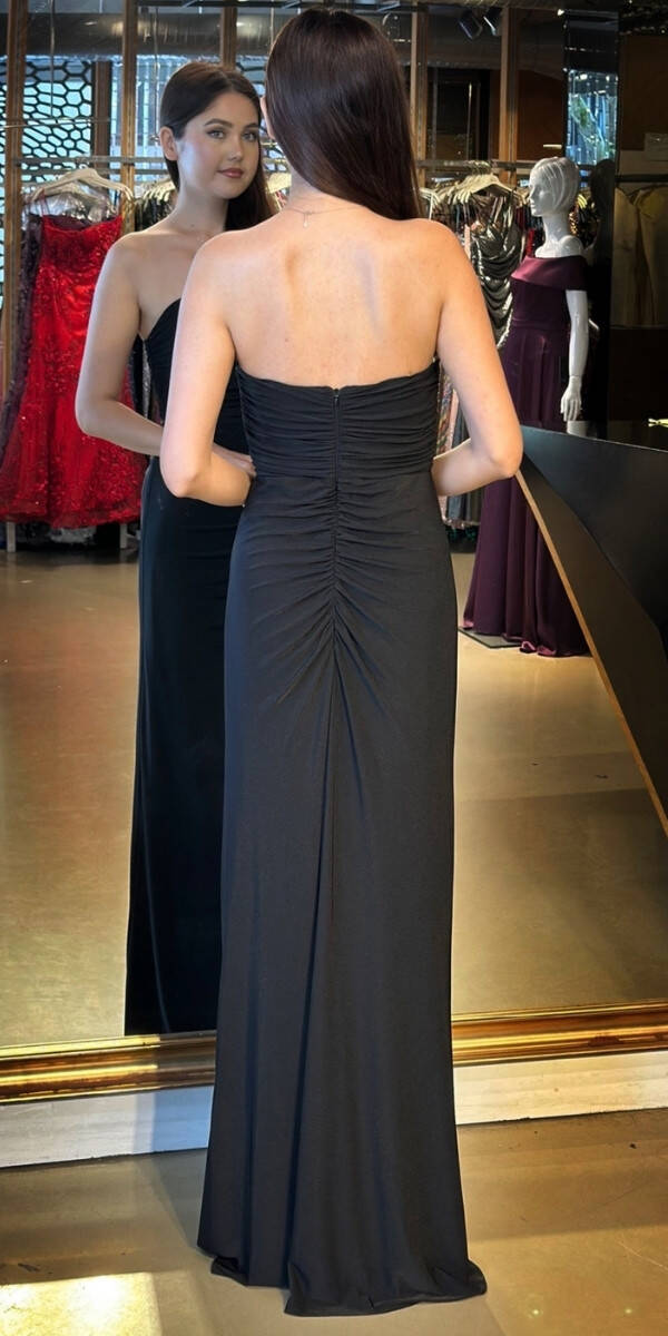 Siyah Çiçek Detaylı Straplez Yaka Yırtmaçlı Düz Kesim Likralı Uzun Abiye Elbise 11096 - 5