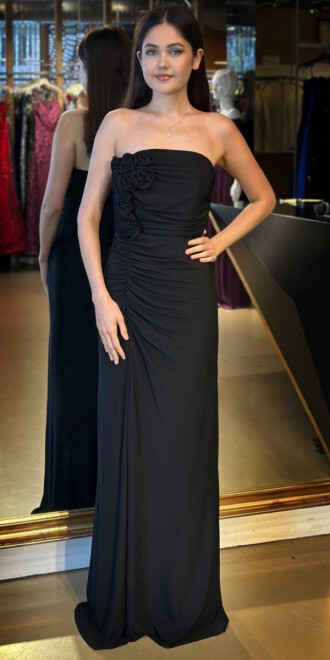 Siyah Çiçek Detaylı Straplez Yaka Yırtmaçlı Düz Kesim Likralı Uzun Abiye Elbise 11096 