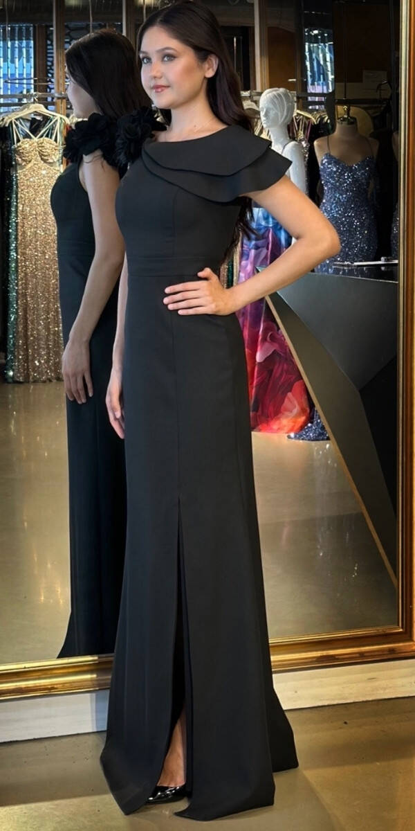 Siyah Çiçek Detaylı Yırtmaçlı Düz Kesim Krep Uzun Abiye Elbise 11027 - 2