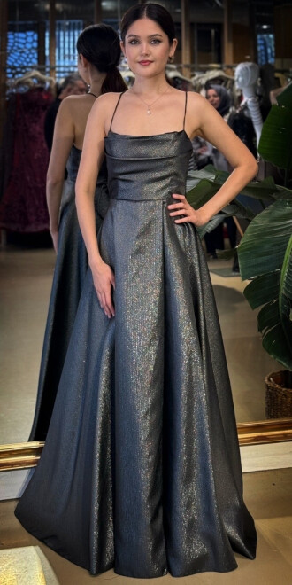 Siyah Degaje Yaka İp Askılı Sırt Dekolteli Kloş Etekli Saten Uzun Abiye Elbise 11104-07 