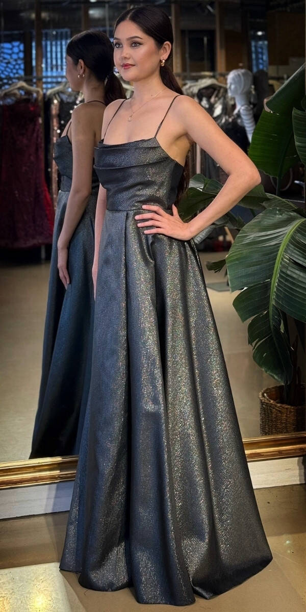 Siyah Degaje Yaka İp Askılı Sırt Dekolteli Kloş Etekli Saten Uzun Abiye Elbise 11104-07 - 2