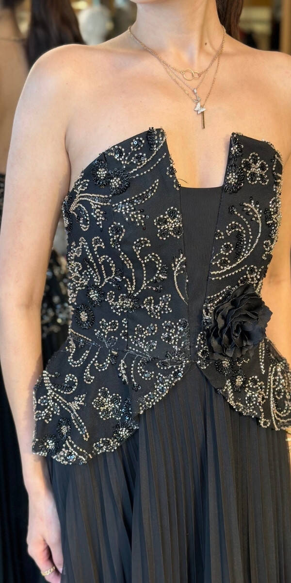 Siyah Gold Straplez Yaka Çiçek Detaylı Sırt Dekolteli Kloş Etekli Tül Uzun Abiye Elbise 11054 - 4