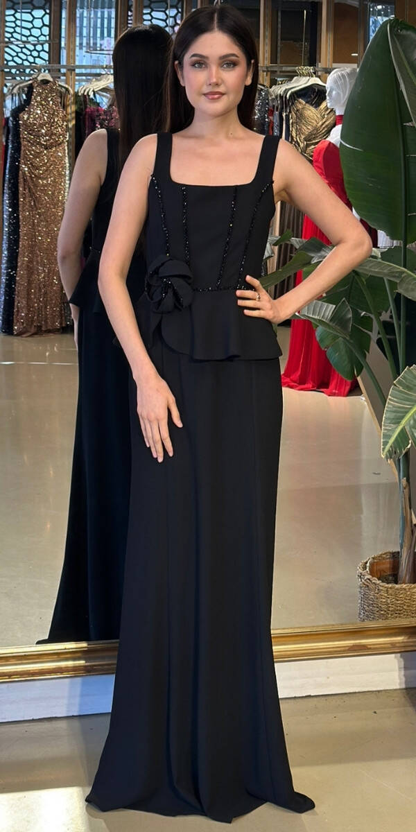 Siyah Kare Yaka Kalın Askı Çiçek Detaylı Düz Kesim Krep Uzun Abiye Elbise 11161-01 - 1