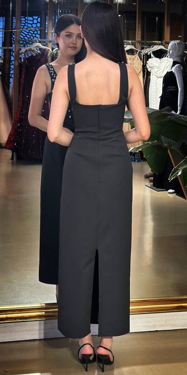 Siyah Kare Yaka Kalın Askı Taş Detaylı Yırtmaçlı Düz Kesim Krep Midi Abiye Elbise 11158-01 - 5