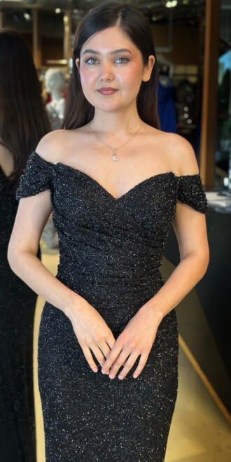 Siyah Madonna Yaka Düz Kesim Pullu Boncuklu Uzun Abiye Elbise 11023 - 3