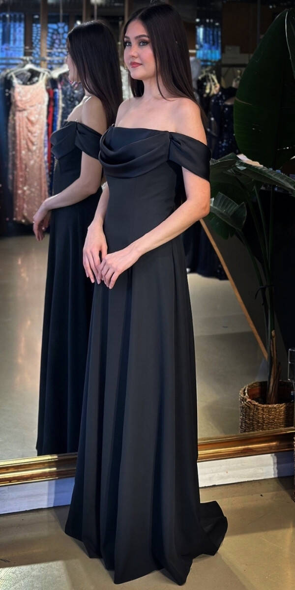 Siyah Madonna Yaka Kloş Etekli Krep Uzun Abiye Elbise 11177-01 - 2