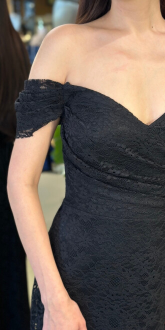 Siyah Madonna Yaka Sırt Dekolteli Düz Kesim Dantel Uzun Abiye Elbise 11164-02 - 4