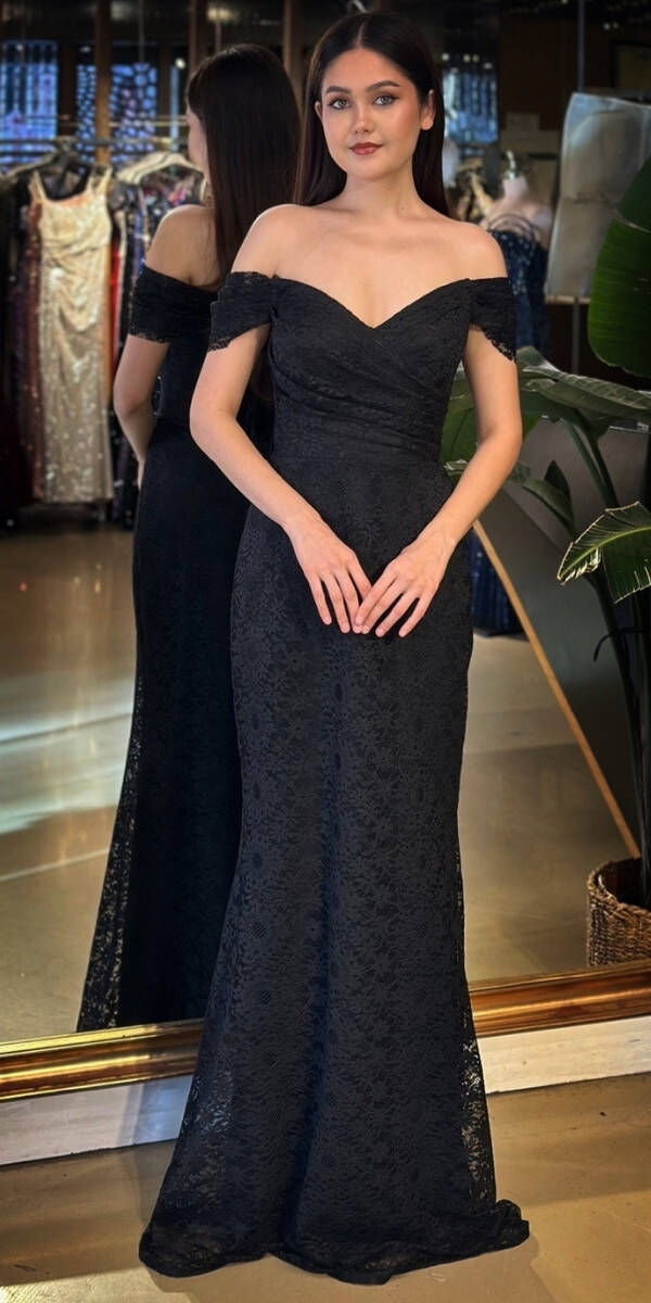 Siyah Madonna Yaka Sırt Dekolteli Düz Kesim Dantel Uzun Abiye Elbise 11164-02 - 1