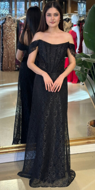 Siyah Madonna Yaka Sırt Dekolteli Düz Kesim Dantel Uzun Abiye Elbise 11181-02 