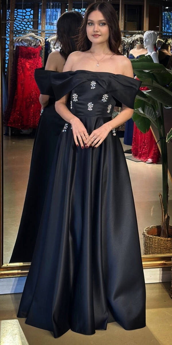 Siyah Madonna Yaka Taş Detaylı Kloş Etekli Saten Uzun Abiye Elbise 11063-07 - 1