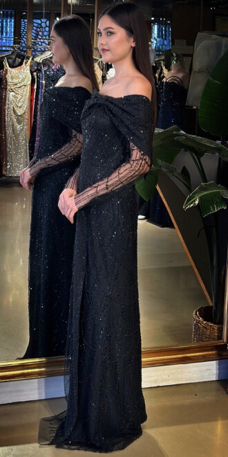 Siyah Madonna Yaka Uzun Kollu Yırtmaçlı Düz Kesim Pullu Boncuklu Uzun Abiye Elbise 11119-02 - 2