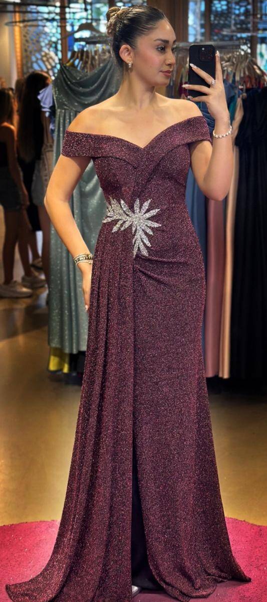 Siyah Rose Madonna Yaka Taş Detaylı Yırtmaçlı Düz Kesim Simli Uzun Abiye Elbise 7566 - 1