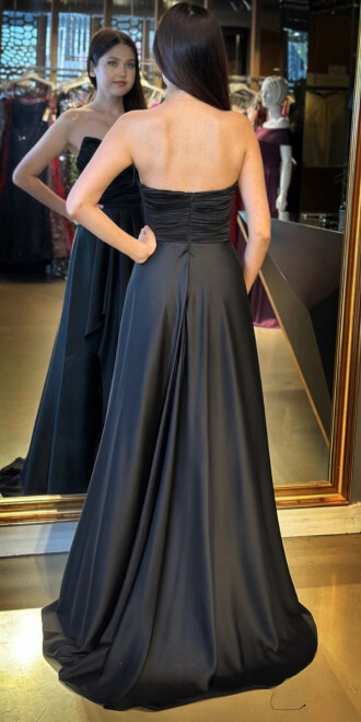 Siyah Straplez Yaka Anvelop Yırtmaçlı Kloş Etekli Saten Uzun Abiye Elbise 11095 - 5