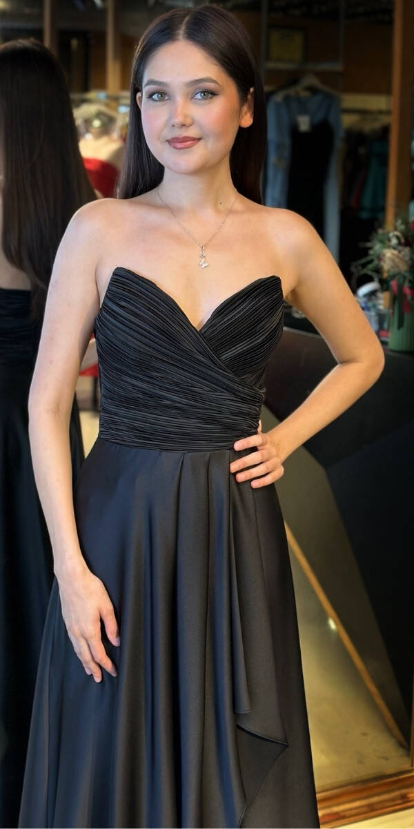 Siyah Straplez Yaka Anvelop Yırtmaçlı Kloş Etekli Saten Uzun Abiye Elbise 11095 - 3