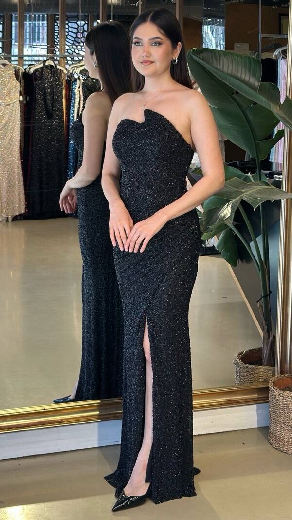 Siyah Straplez Yaka Anvelop Yırtmaçlı Likralı Pullu Boncuklu Uzun Abiye Elbise 11219-01 - 2