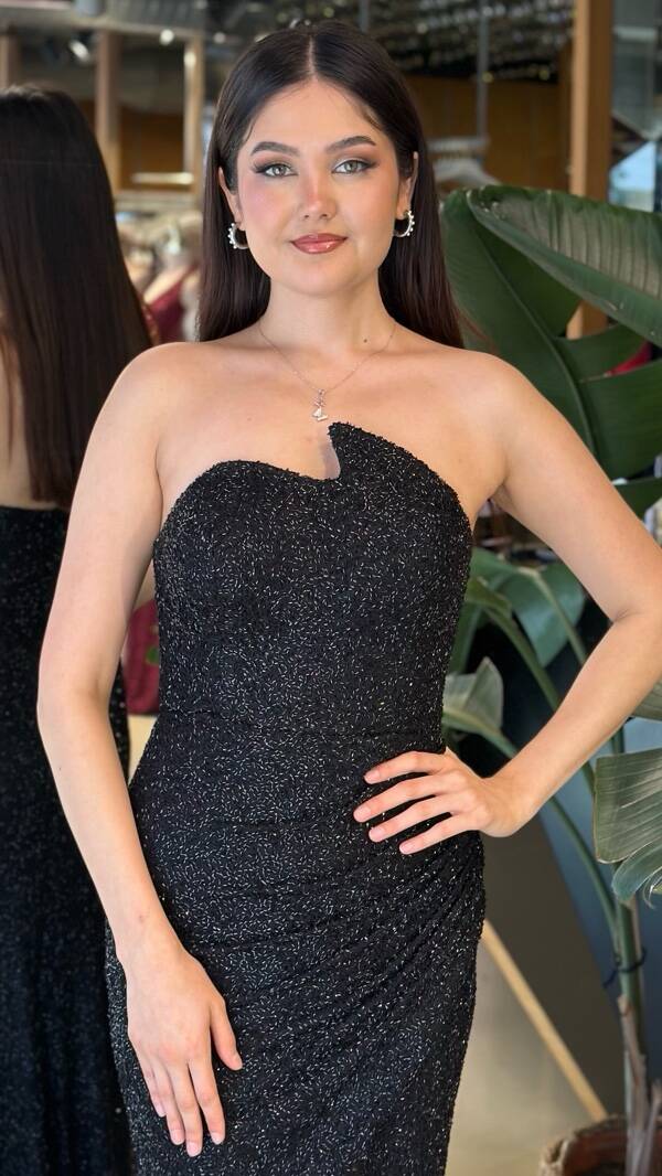 Siyah Straplez Yaka Anvelop Yırtmaçlı Likralı Pullu Boncuklu Uzun Abiye Elbise 11219-01 - 3