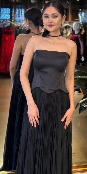 Siyah Straplez Yaka Çiçek Aksesuarlı Kloş Etekli Tül Uzun Abiye Elbise 11153-01 - 3