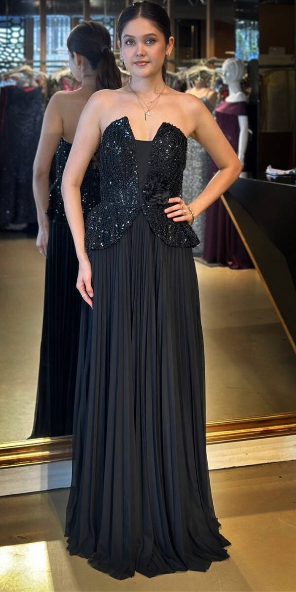 Siyah Straplez Yaka Çiçek Detaylı Sırt Dekolteli Kloş Etekli Tül Uzun Abiye Elbise 11054 - 1