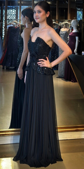 Siyah Straplez Yaka Çiçek Detaylı Sırt Dekolteli Kloş Etekli Tül Uzun Abiye Elbise 11054 - 2