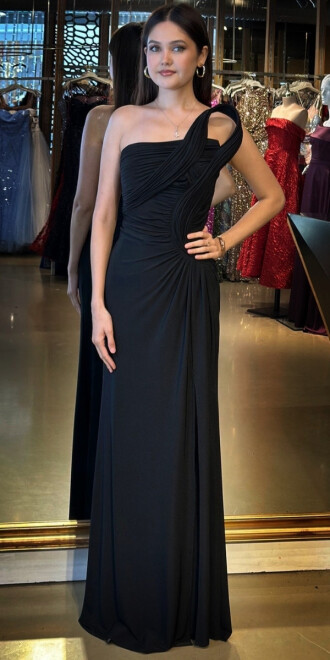 Siyah Straplez Yaka Detaylı Yırtmaçlı Düz Kesim Likralı Uzun Abiye Elbise 11031 - 2