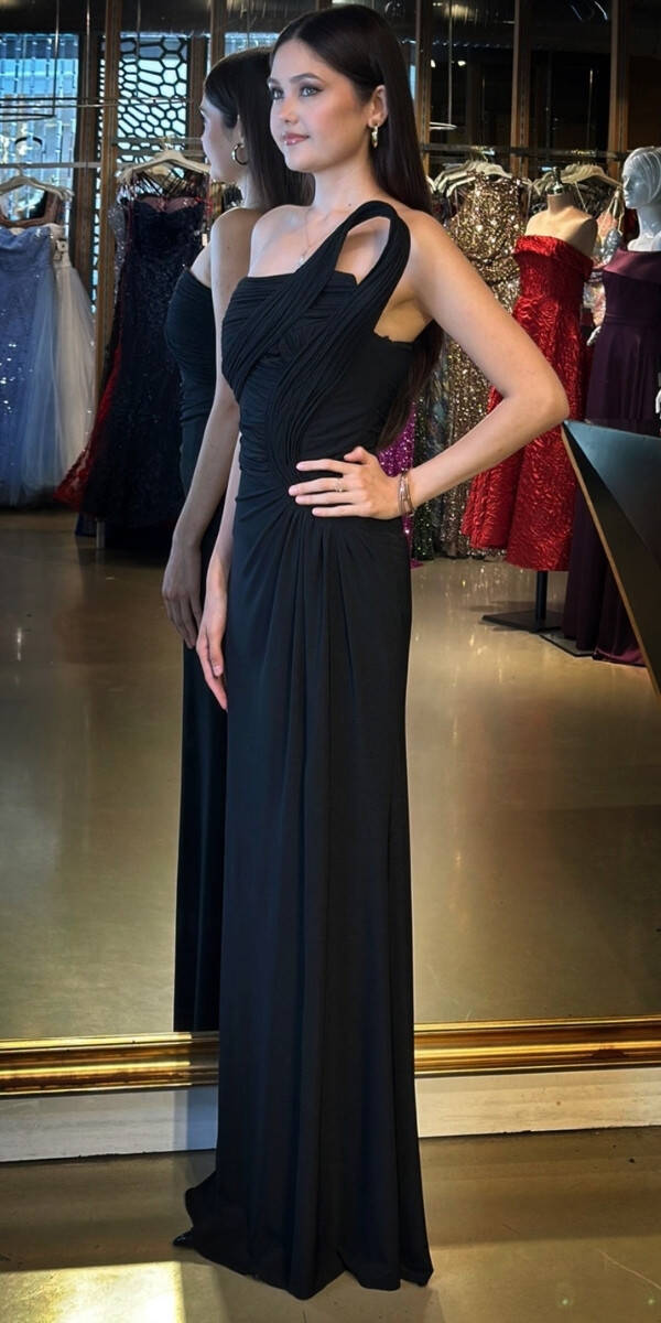 Siyah Straplez Yaka Detaylı Yırtmaçlı Düz Kesim Likralı Uzun Abiye Elbise 11031 - 1