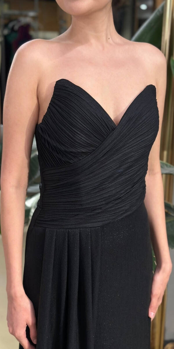 Siyah Straplez Yaka Göğüs Dekolteli Düz Kesim Likralı Parlak Kumaş Uzun Abiye Elbise 11083-04 - 4