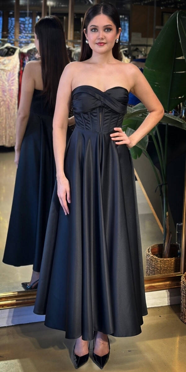 Siyah Straplez Yaka Kloş Etekli Saten Midi Abiye Elbise 11182-01 - 1