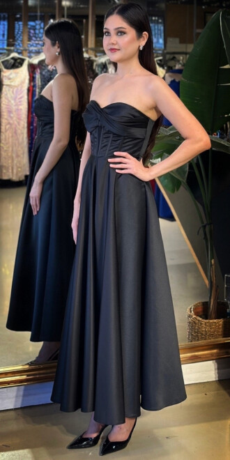 Siyah Straplez Yaka Kloş Etekli Saten Midi Abiye Elbise 11182-01 - 2