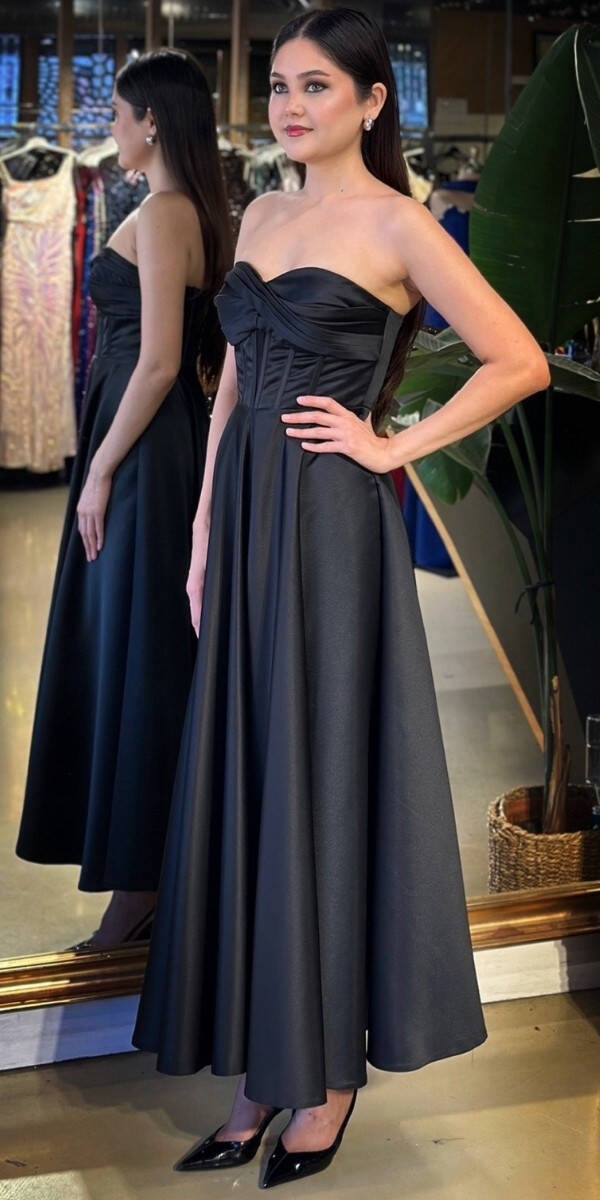 Siyah Straplez Yaka Kloş Etekli Saten Midi Abiye Elbise 11182-01 - 2