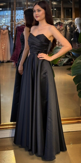Siyah Straplez Yaka Sırt Dekolteli Kloş Etekli Saten Uzun Abiye Elbise 11120-04 - 2