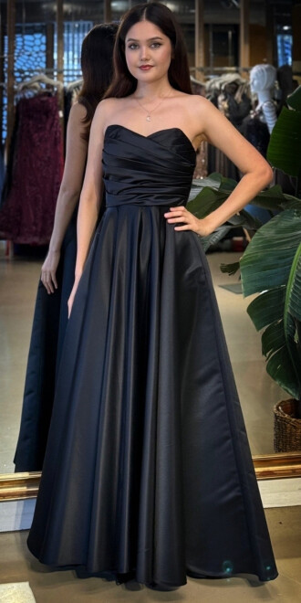 Siyah Straplez Yaka Sırt Dekolteli Kloş Etekli Saten Uzun Abiye Elbise 11120-04 