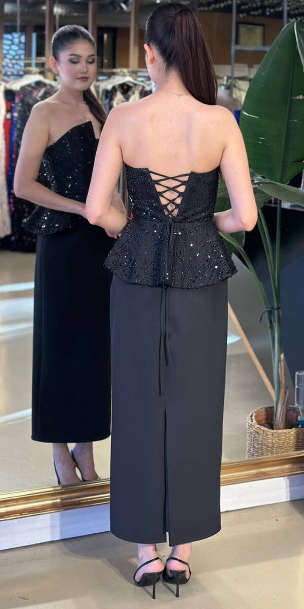 Siyah Straplez Yaka Sırt Dekolteli Yırtmaçlı Düz Kesim Likralı Krep Midi Abiye Elbise 11115-01 - 5