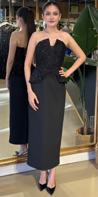 Siyah Straplez Yaka Sırt Dekolteli Yırtmaçlı Düz Kesim Likralı Krep Midi Abiye Elbise 11115-01 - abiyeniall