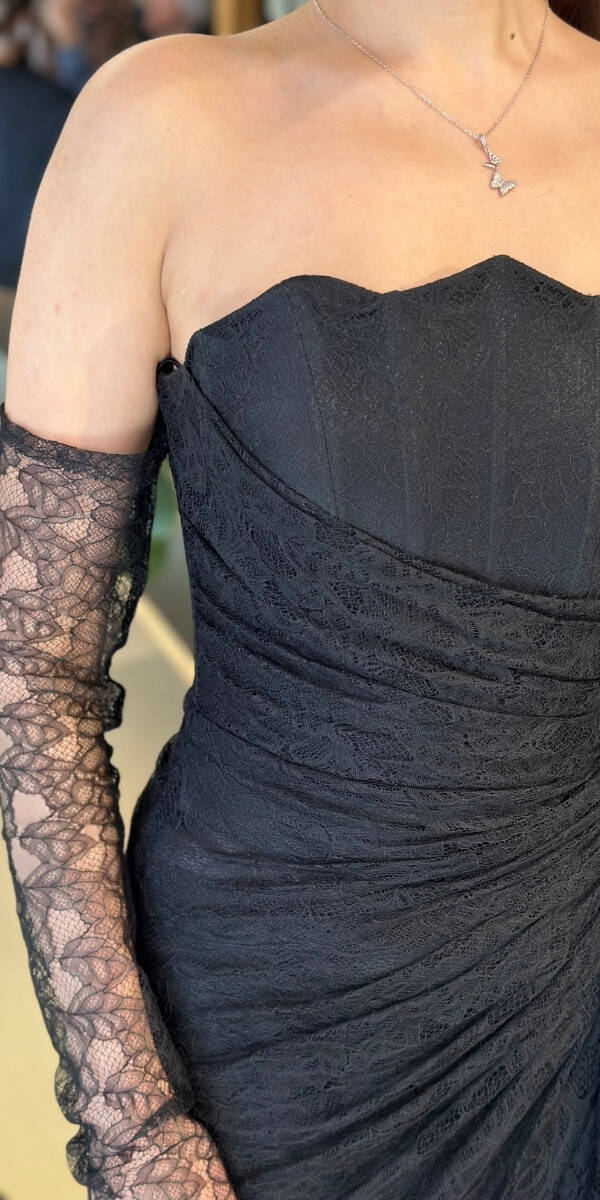 Siyah Straplez Yaka Uzun Kollu Anvelop Yırtmaçlı Düz Kesim Likralı Dantel Uzun Abiye Elbise 11204-01 - 4