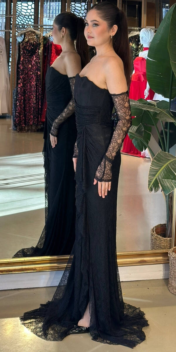 Siyah Straplez Yaka Uzun Kollu Anvelop Yırtmaçlı Düz Kesim Likralı Dantel Uzun Abiye Elbise 11204-01 - 2