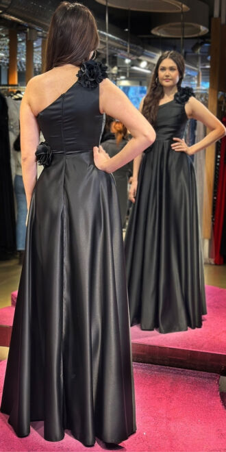 Siyah Tek Omuzlu Çiçek Detaylı Kloş Etekli Saten Uzun Abiye Elbise 7659 - 3