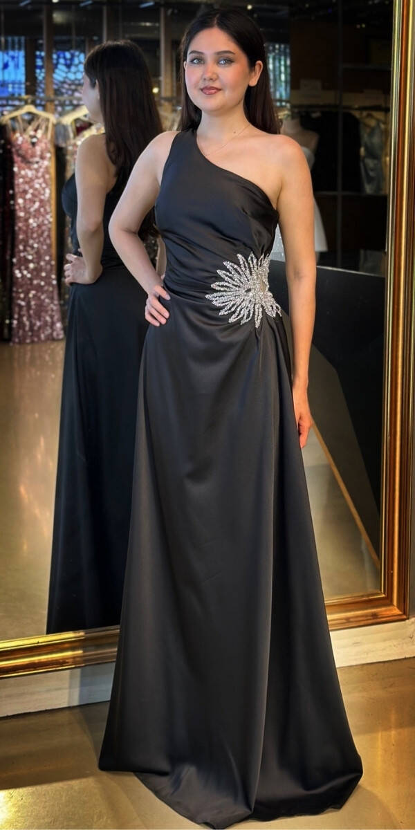 Siyah Tek Omuzlu Taş Detaylı Düz Kesim Saten Uzun Abiye Elbise 7684 - 1