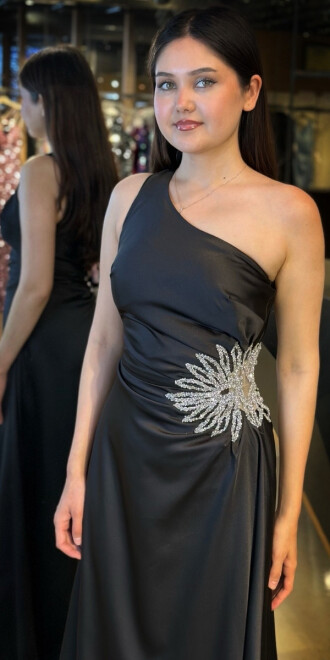 Siyah Tek Omuzlu Taş Detaylı Düz Kesim Saten Uzun Abiye Elbise 7684 - 3