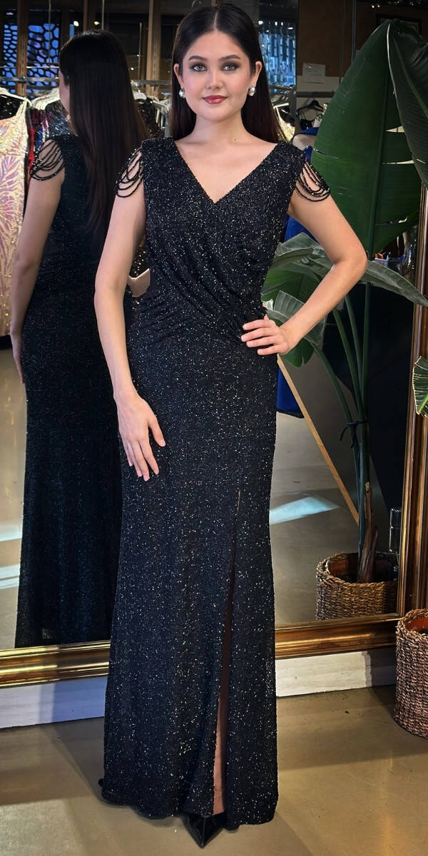 Siyah V Yaka Kalın Askı Yırtmaçlı Düz Kesim Likralı Pullu Boncuklu Uzun Abiye Elbise 11179-02 - 1