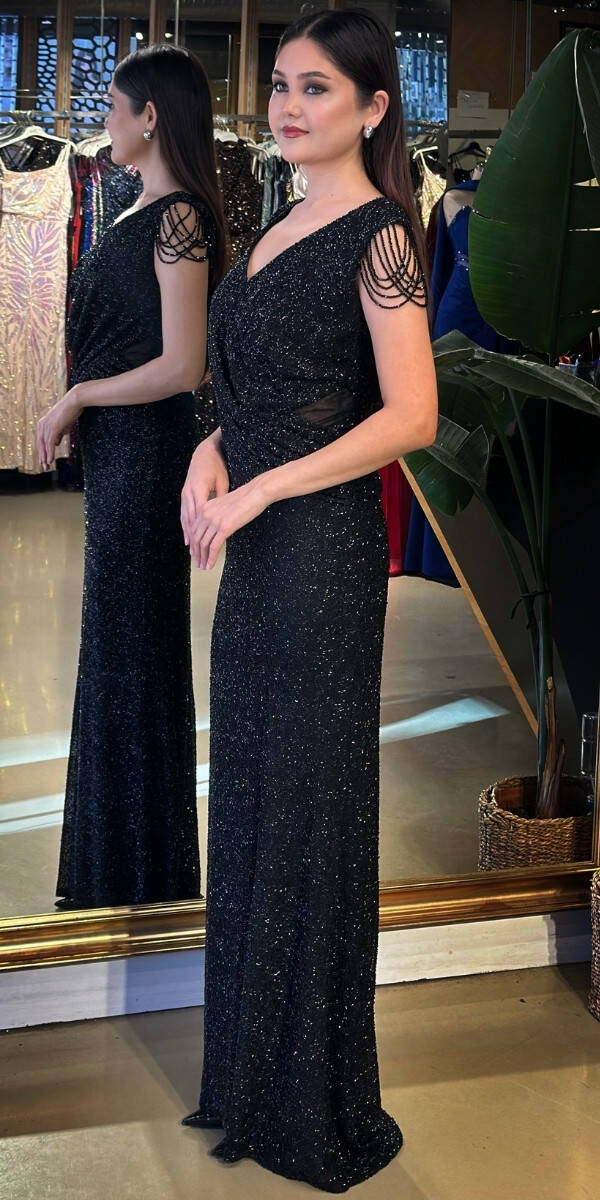 Siyah V Yaka Kalın Askı Yırtmaçlı Düz Kesim Likralı Pullu Boncuklu Uzun Abiye Elbise 11179-02 - 2